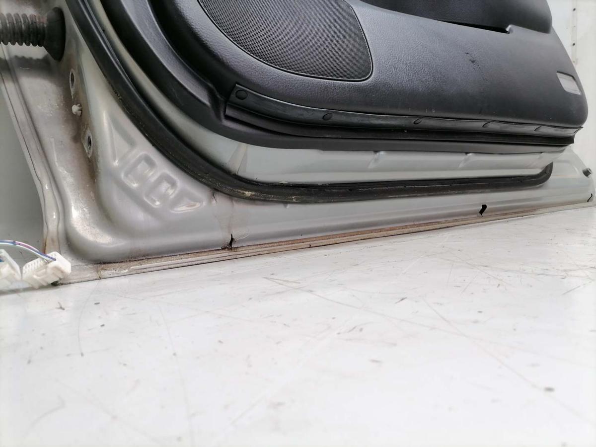 Toyota Avensis T25 original Tür vorn rechts 6T1 Olive Bj.2004